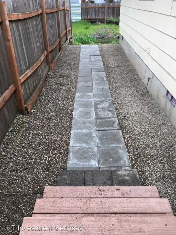 1110 Elm - Photo 2 of 12