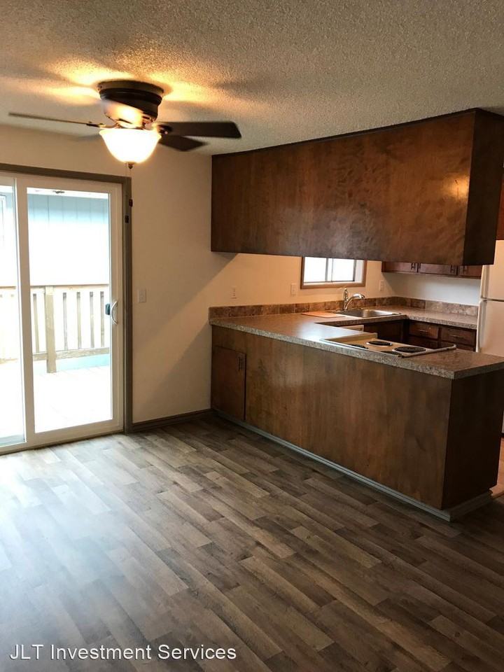 1110 Elm - Photo 3 of 12