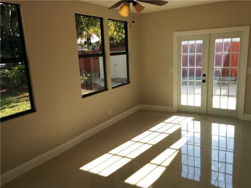 561 NW 99th Way - Photo 2 of 7