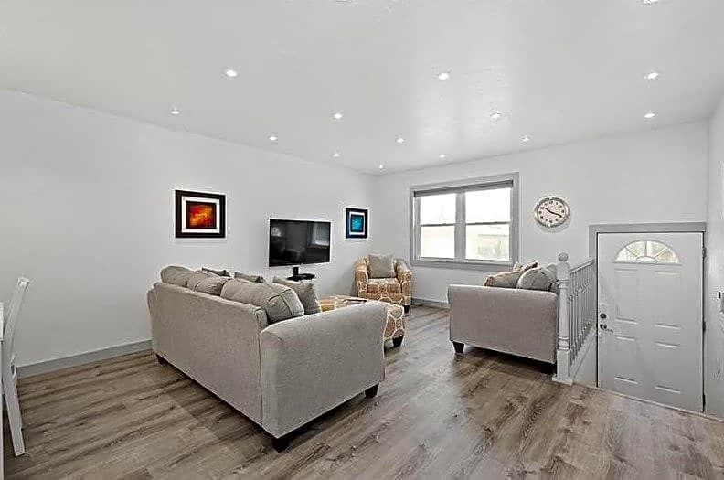 236 S Grandview Ave - Photo 2 of 12