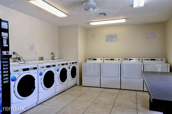 Palm Vista Apartments - Photo 2 of 7