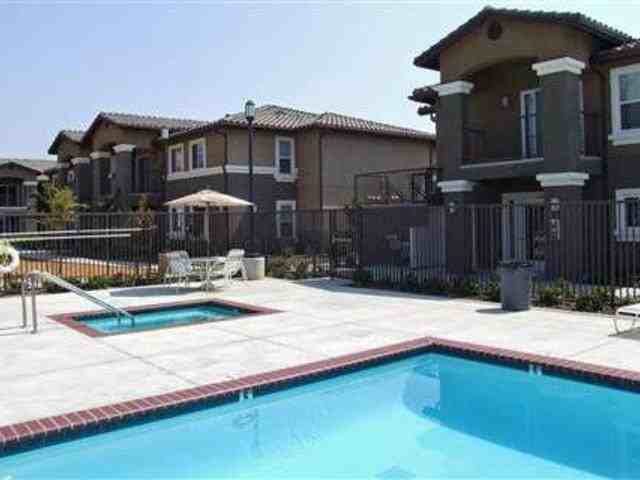 Harvard Court Apartments - Photo 3 of 24