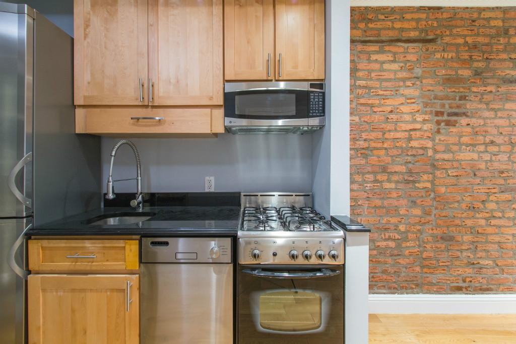 529 E 6th St #2B - Photo 6 of 8