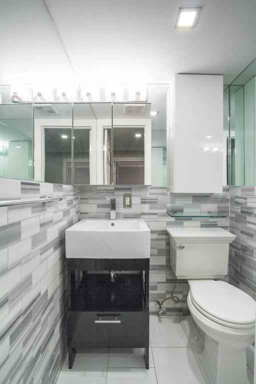 W 52nd St #2 - Photo 7 of 8