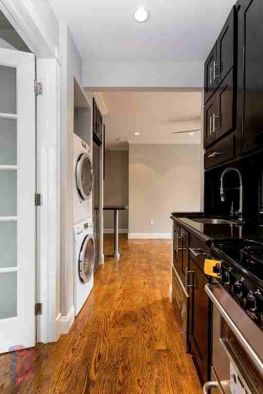 E 10th St #4 - Photo 2 of 7