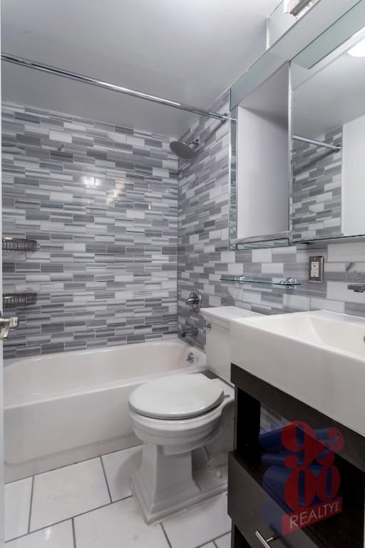 E 18th St #CW - Photo 6 of 7