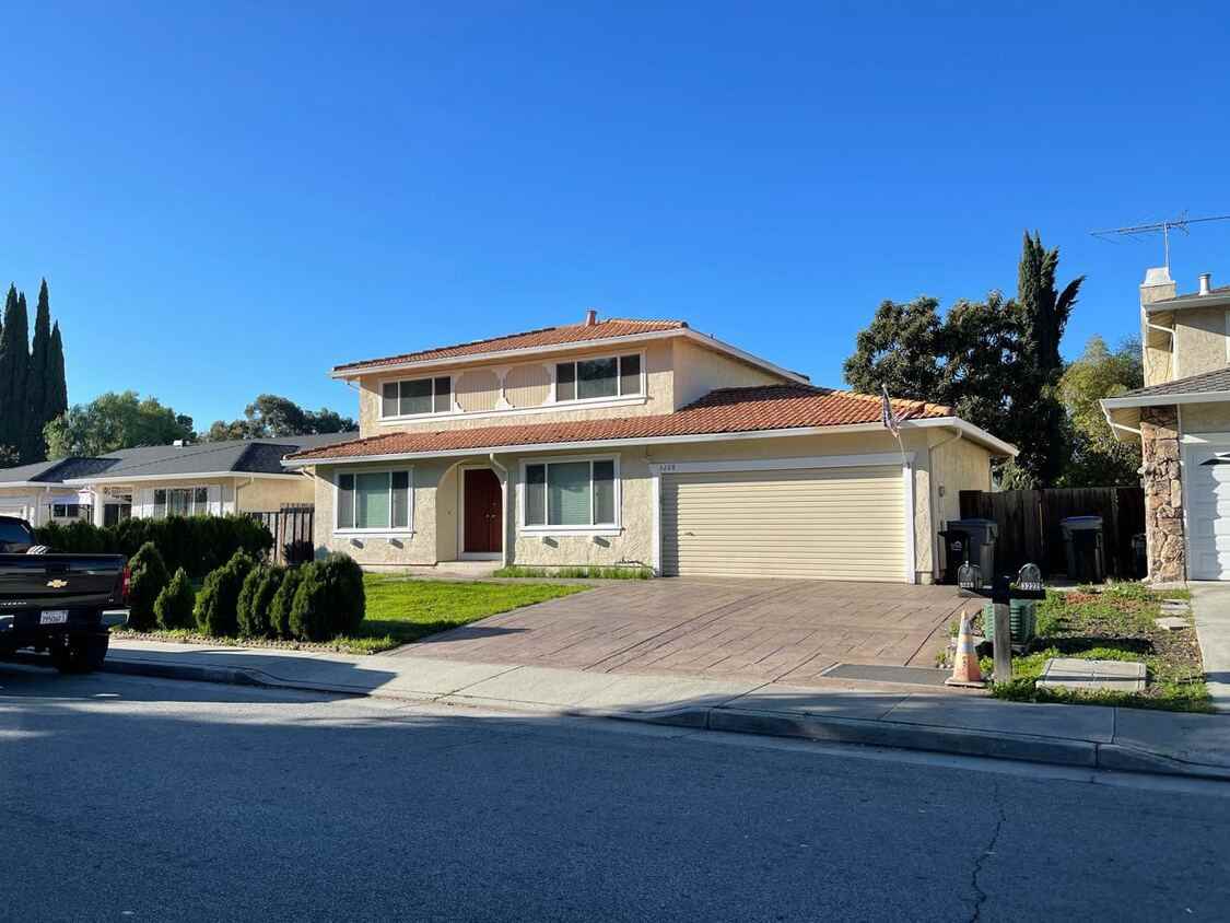 3228 Flintmont Drive - Photo 2 of 9