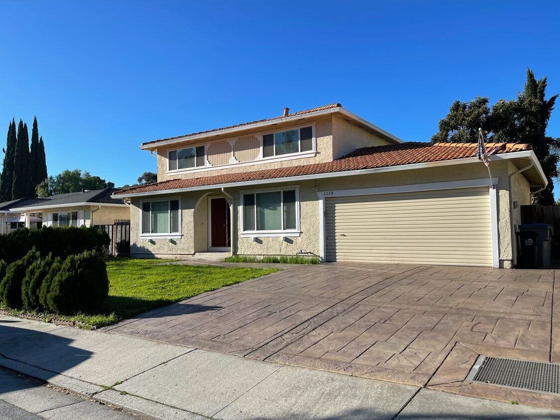 3228 Flintmont Drive - Photo 3 of 9