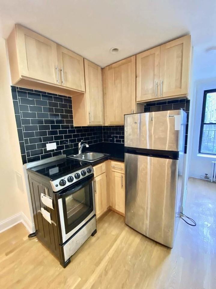 634 Hudson Street #R9