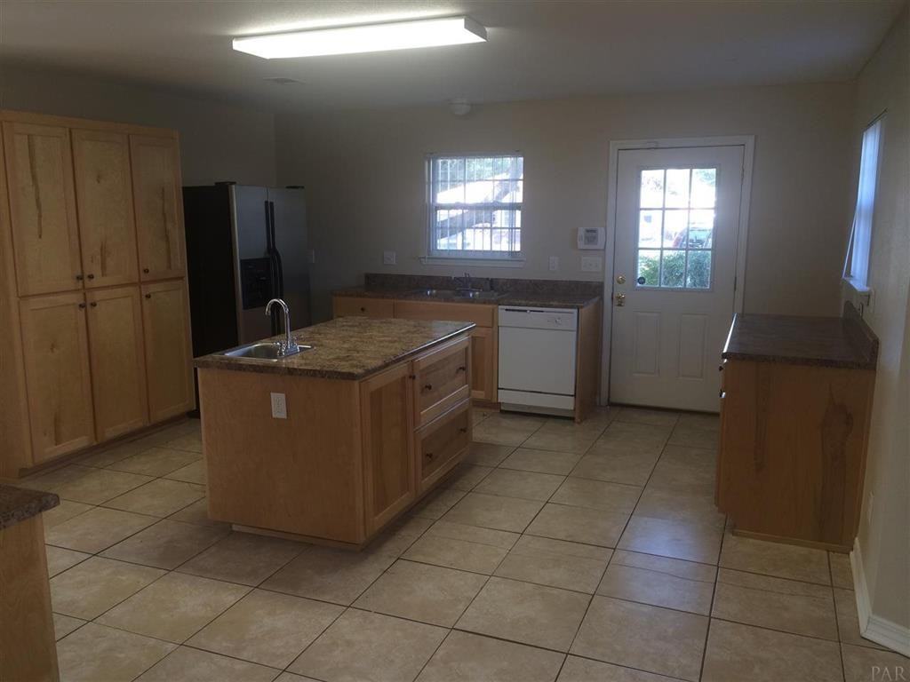 7142 Santa Barbara St - Photo 3 of 16