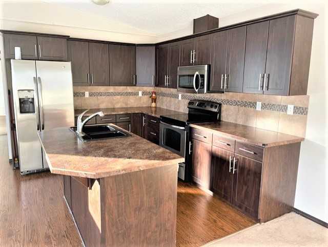 35 Meadowplace Drive East - Photo 2 of 13