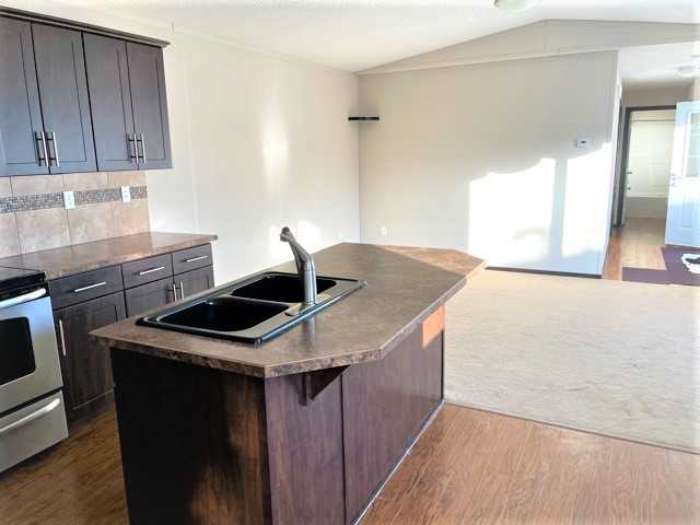 35 Meadowplace Drive East - Photo 3 of 13