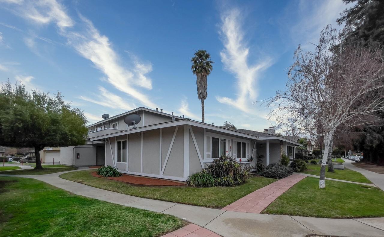 1840 Southwest Expy #4 - Photo 3 of 17