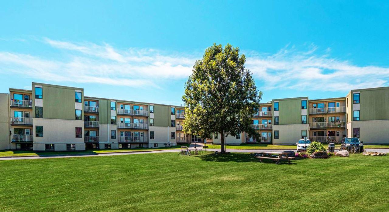 Treeview Apartments 780 Division St, Kingston, ON K7K 5S9 with 3