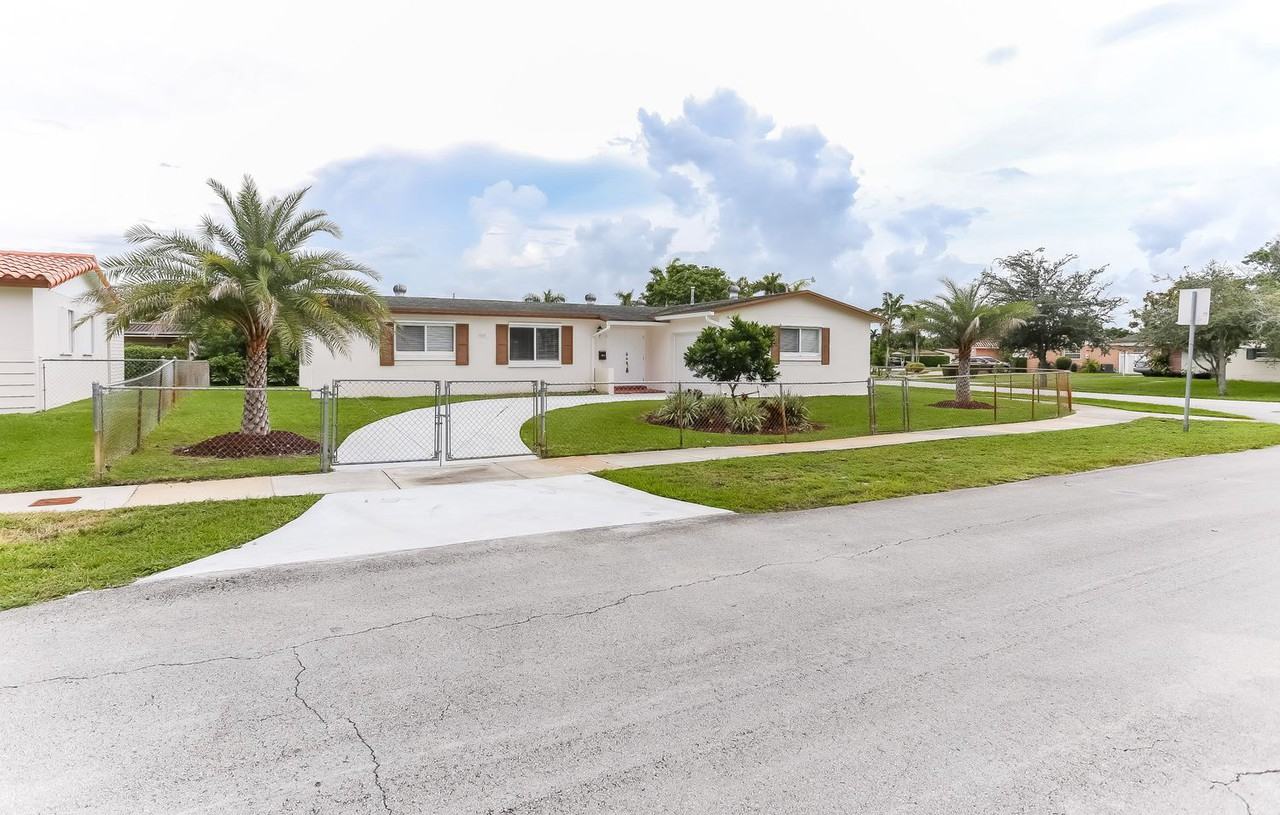 8501 Nw 184th St - Photo 2 of 21