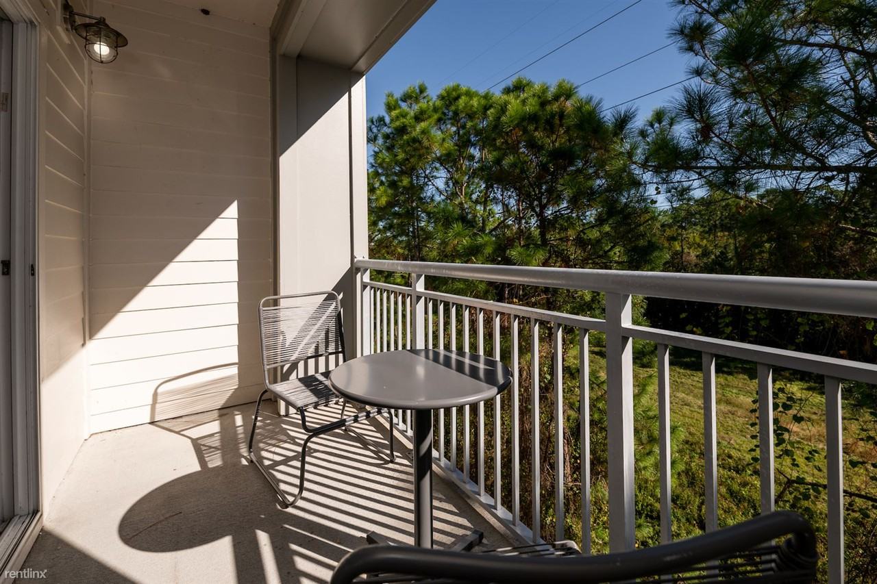 Landing Furnished Apartment Uptown at St. Johns - Photo 3 of 50