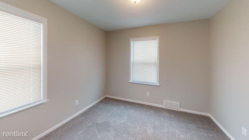 409 S Central St - Photo 3 of 7