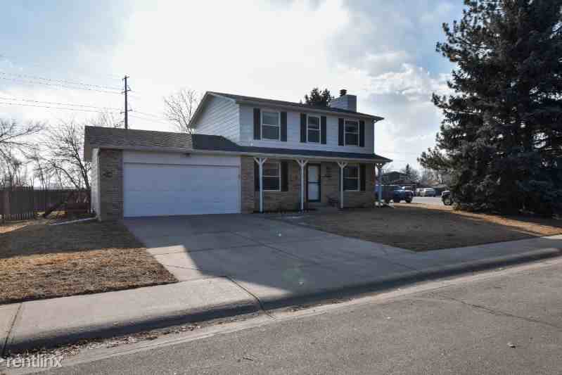 1001 Foxtail St - Photo 3 of 18