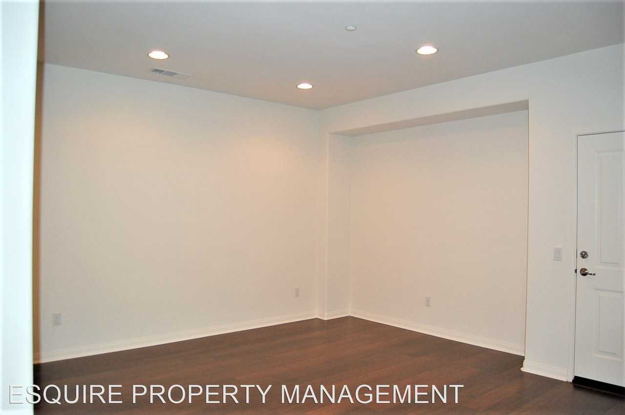 3029 N Oxnard Blvd #75 - Photo 3 of 27