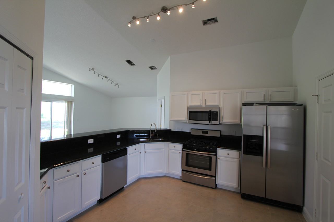 210 Garberia Dr - Photo 2 of 12
