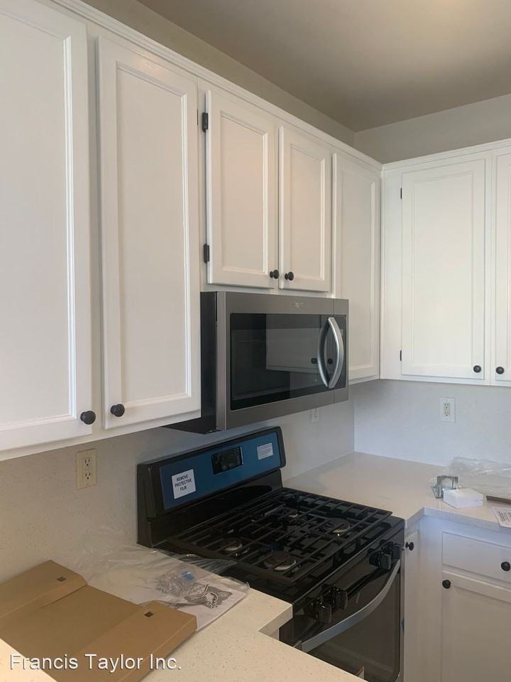870 N Fig St - Photo 2 of 9