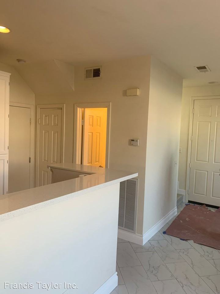 870 N Fig St - Photo 3 of 9