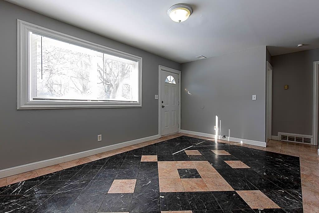 684 Cameron Ave - Photo 2 of 15