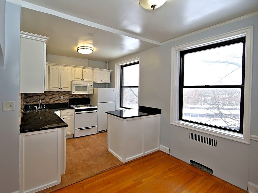 325 Larchmont Acres Apt C - Photo 2 of 10