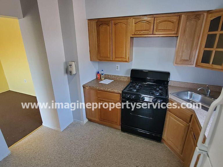 360 Pratt Ave - Photo 2 of 11