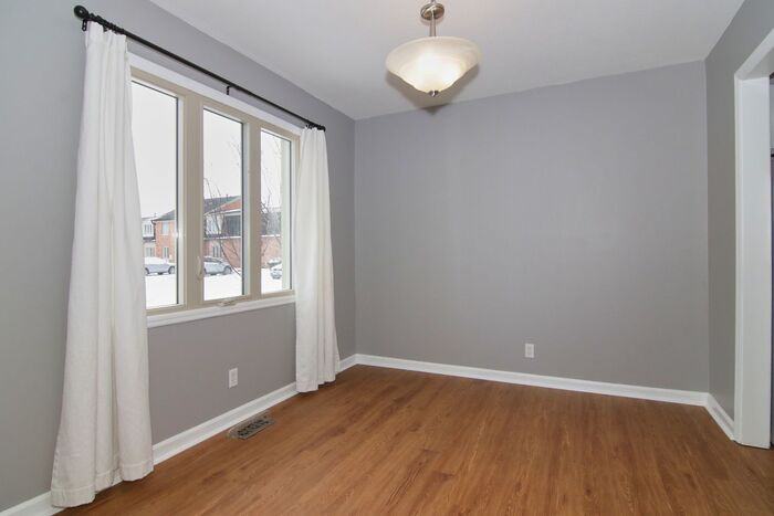 8502 Canterbury Sq W - Photo 2 of 17