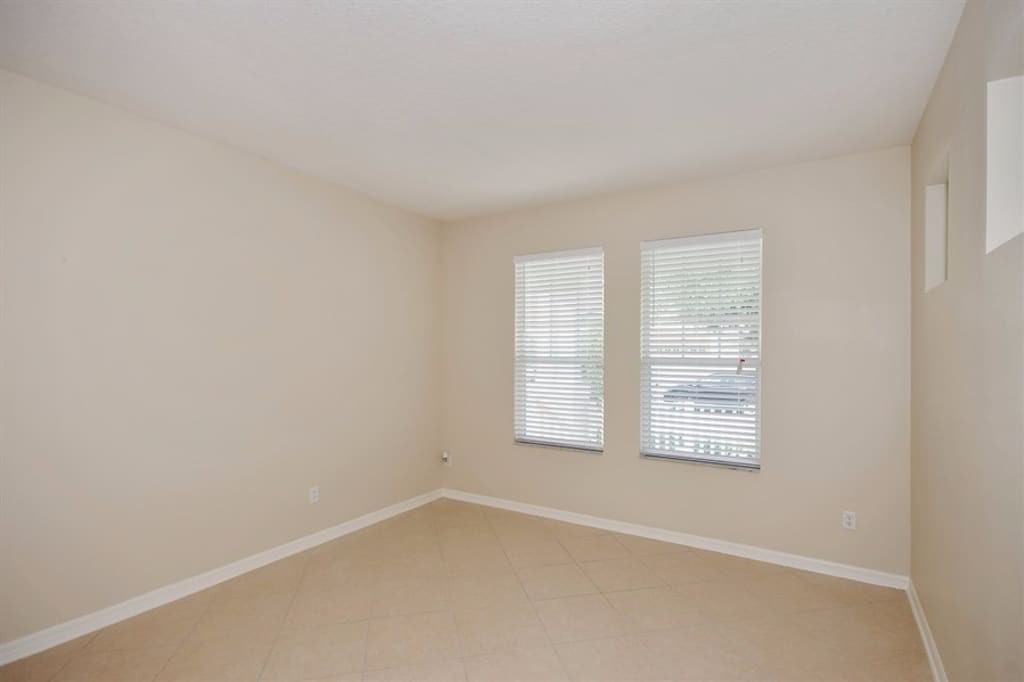 13426 Phoenix Dr - Photo 3 of 19