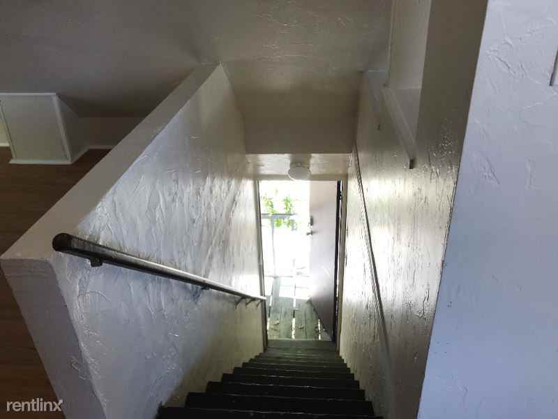 1011 1011 Rood Ave C - Photo 3 of 6