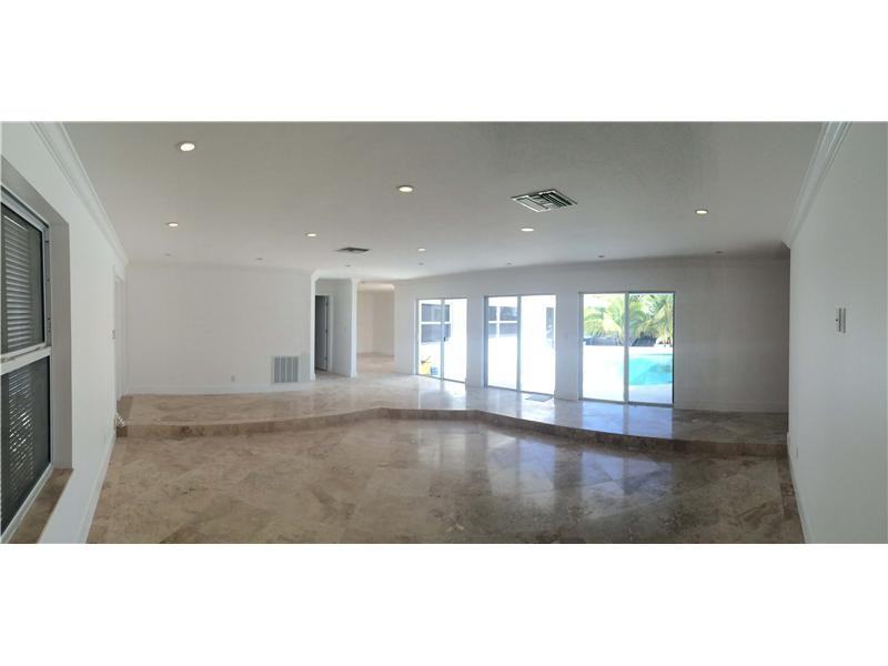 5200 Bayview Dr - Photo 2 of 9