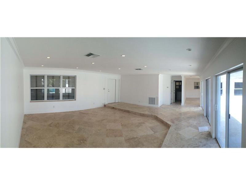 5200 Bayview Dr - Photo 3 of 9