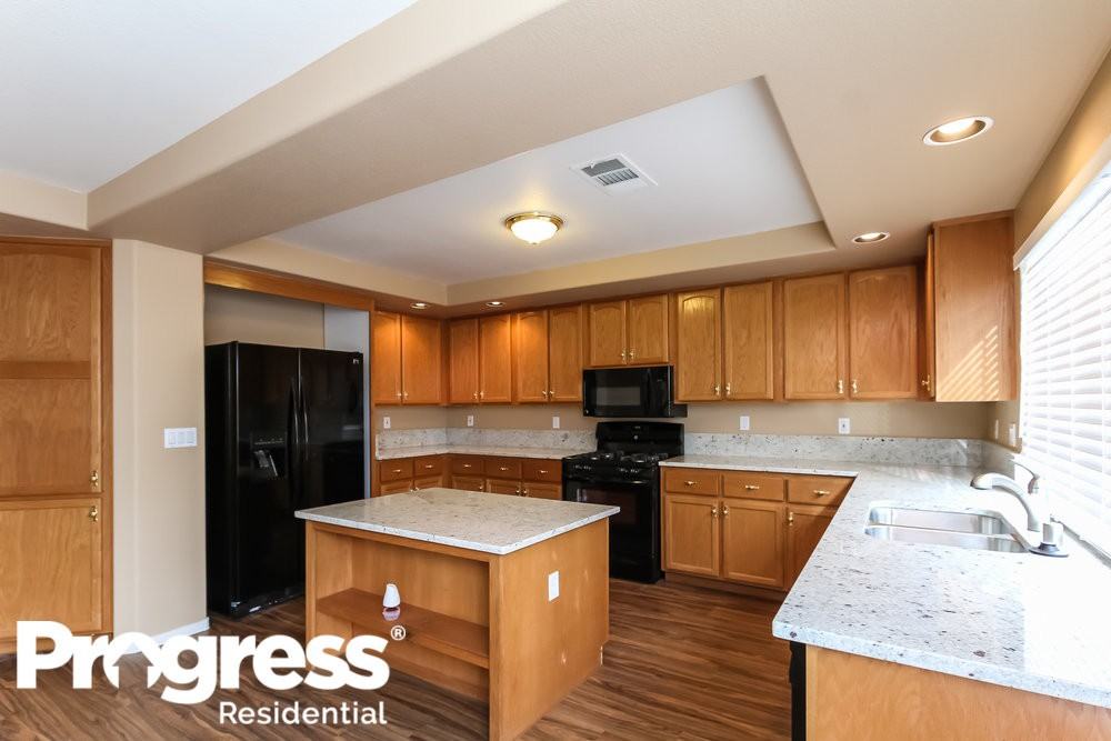 5136 Marsh Butte St - Photo 3 of 15