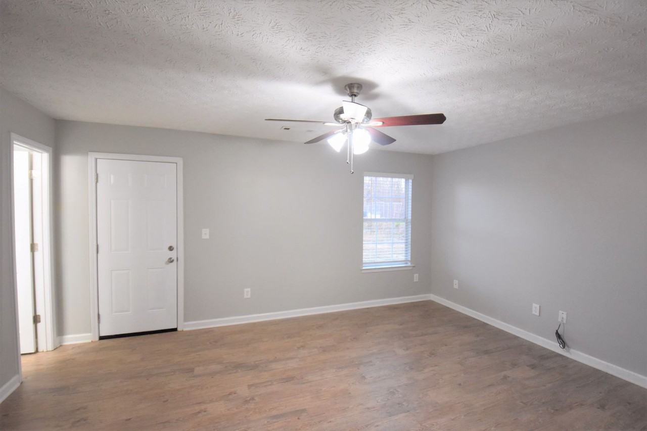 621 Tipperary Rd - Photo 2 of 20