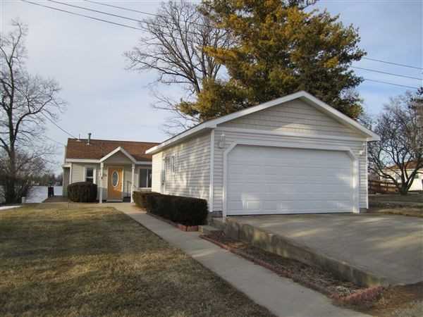 5935 Twin Oaks Dr - Photo 3 of 12