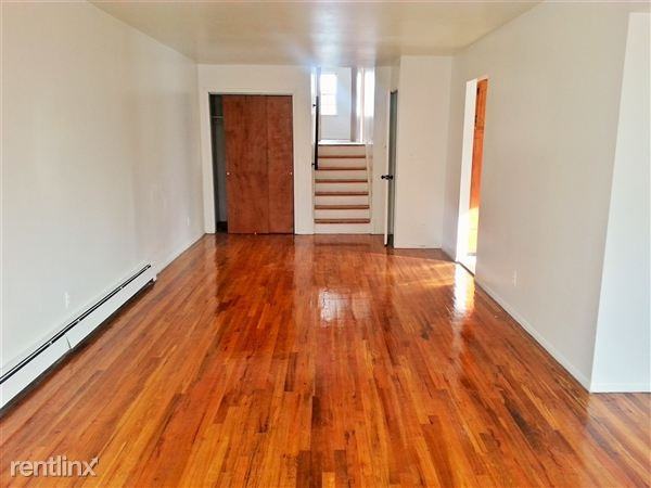 3 Bedrooms, 2 Full Baths Split Level Apt For Rent - Photo 2 of 28