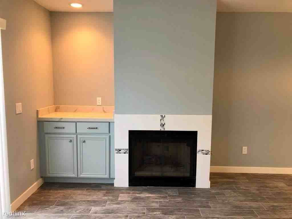 207 Lakecrest Ln - Photo 2 of 10