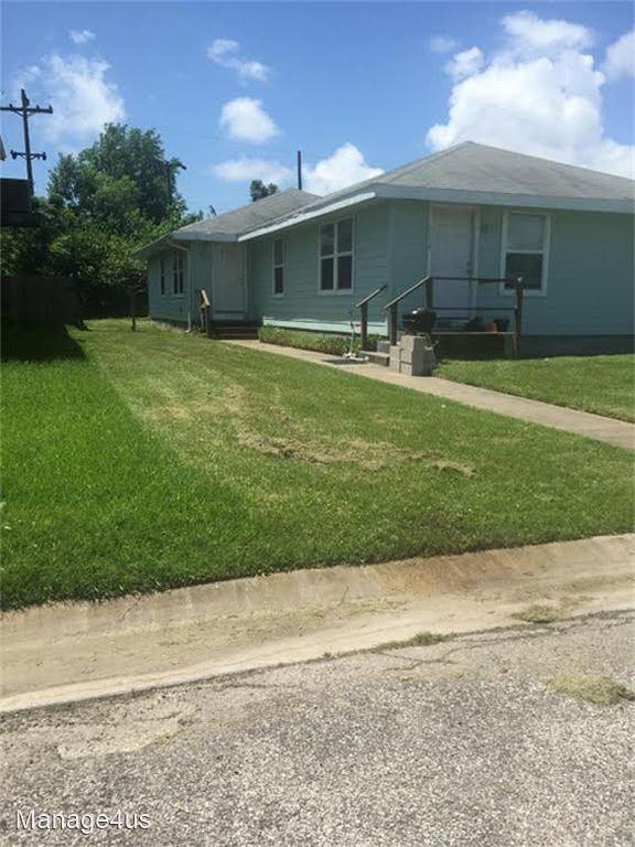 1619 Bayou Homes Dr - Photo 2 of 10