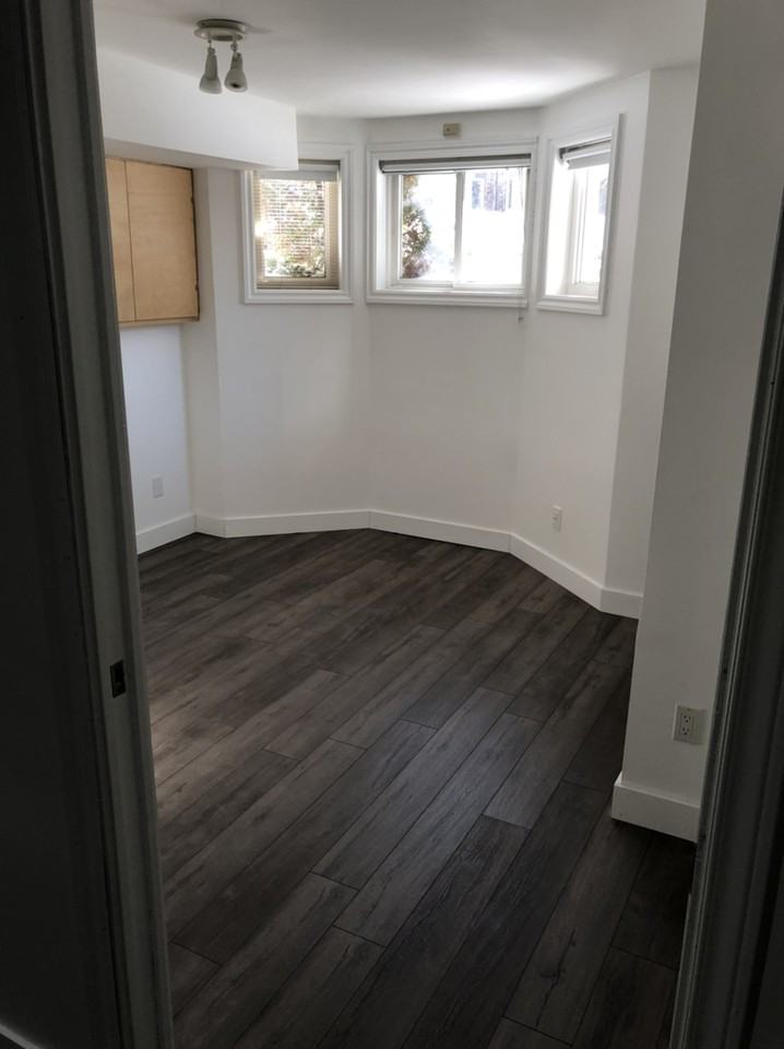 924 Adelaide St W - Photo 4 of 20