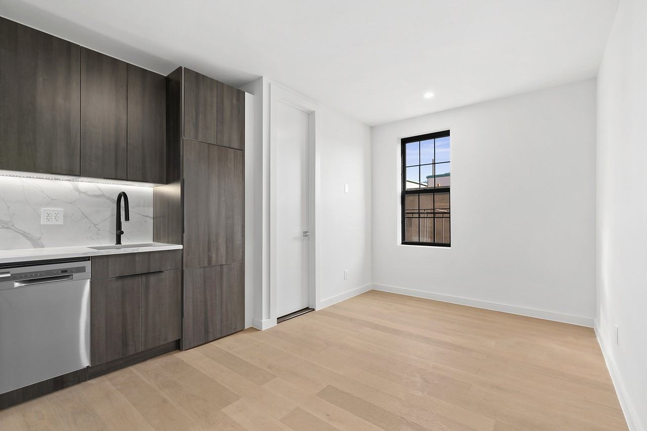 The Sterling - Photo 2 of 11