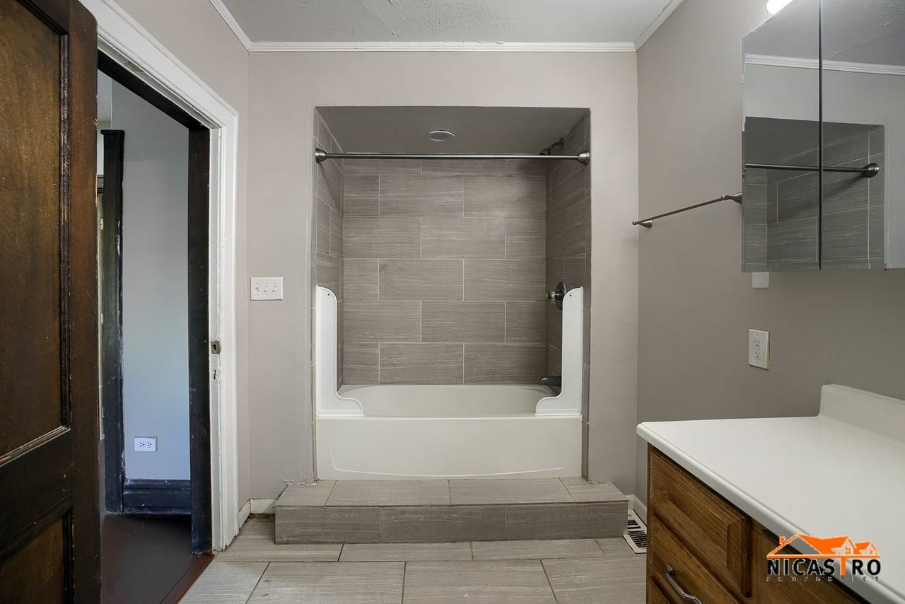 202 E Frambes Ave - Photo 3 of 36