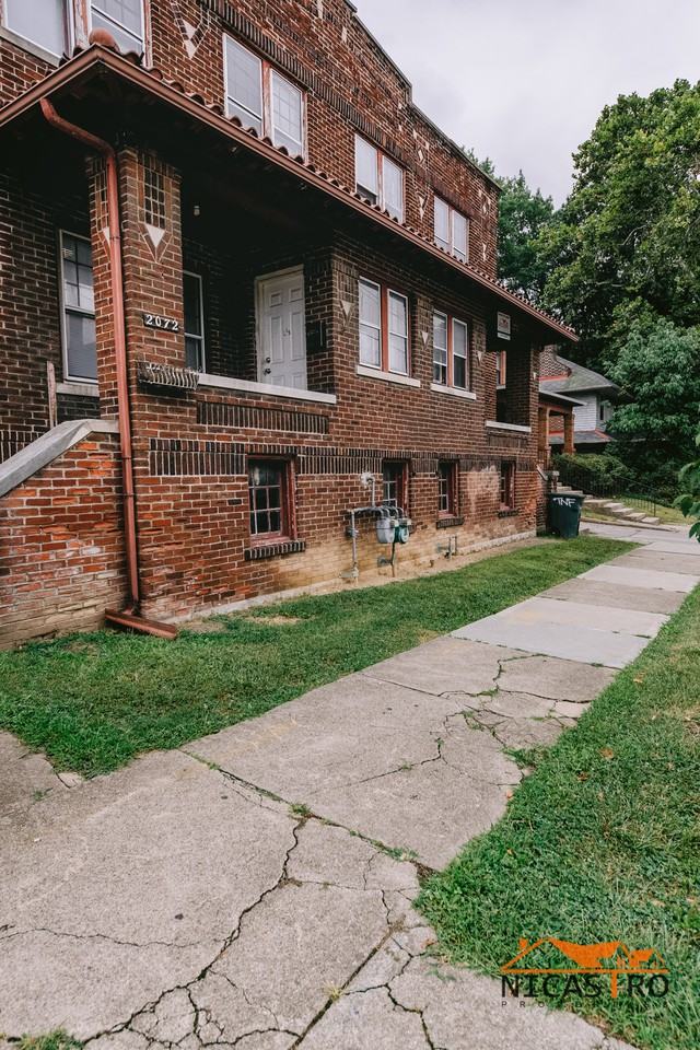 2072 Indianola Ave