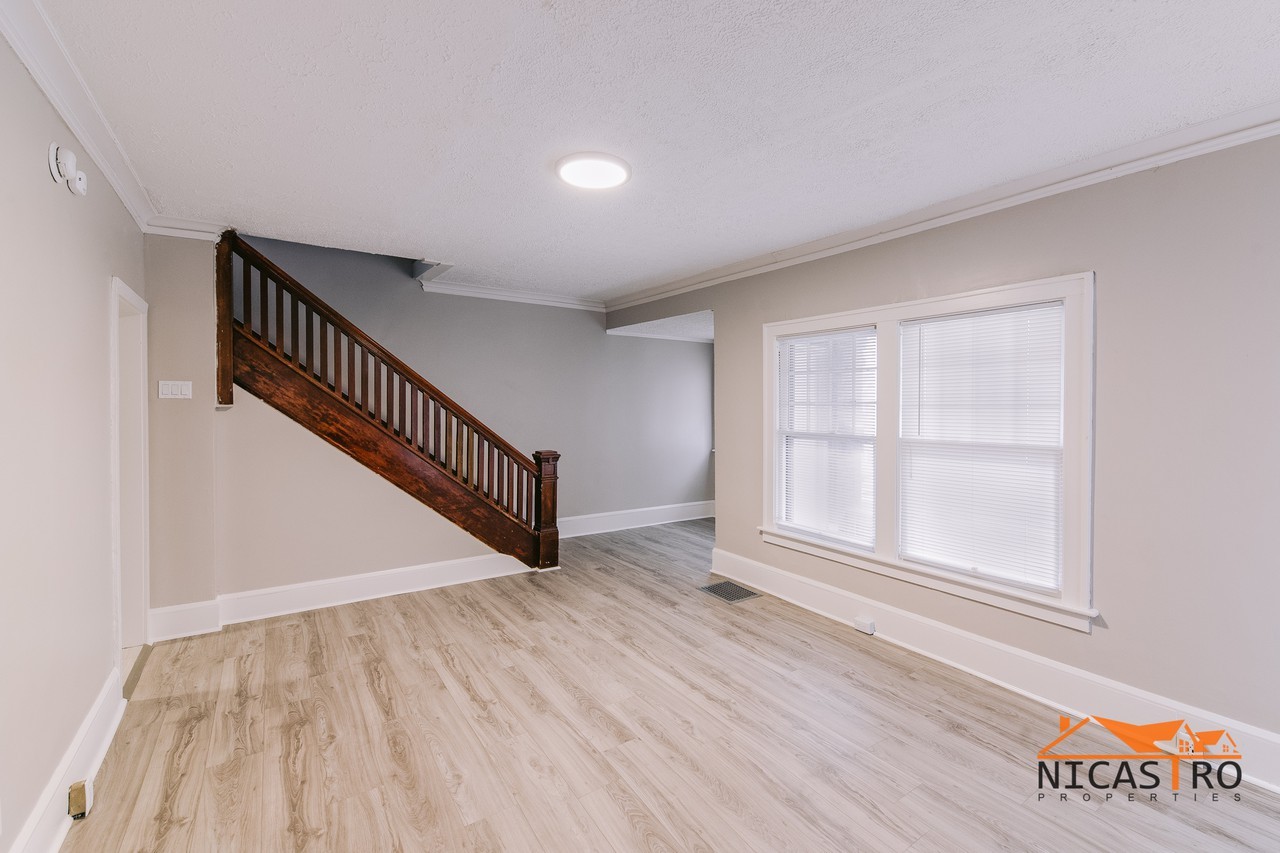 2072 Indianola Ave - Photo 5 of 43