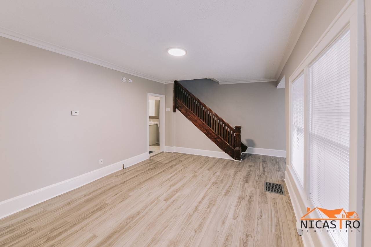 2072 Indianola Ave - Photo 6 of 43