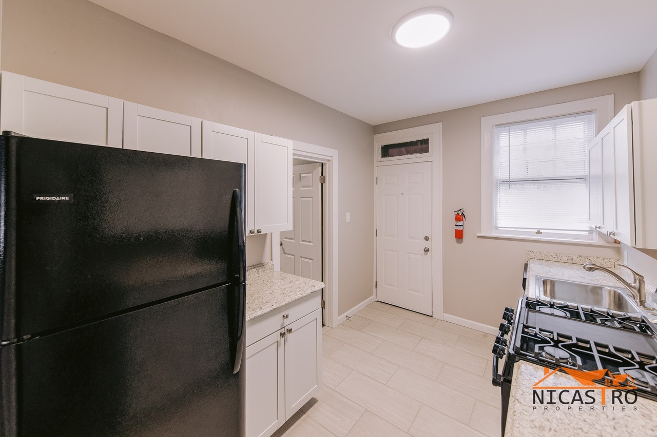 2072 Indianola Ave - Photo 7 of 43
