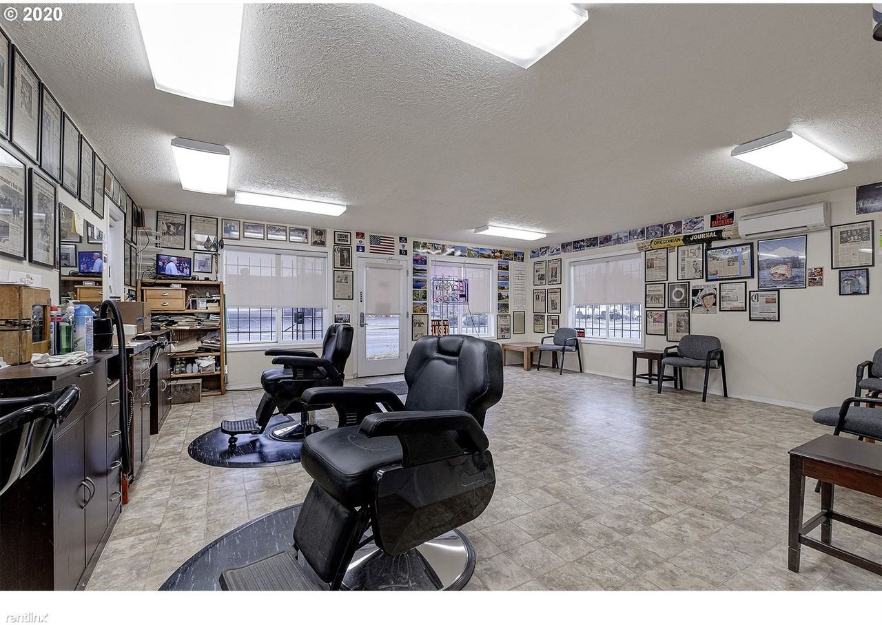 5762 Se 82nd Ave - Photo 2 of 10