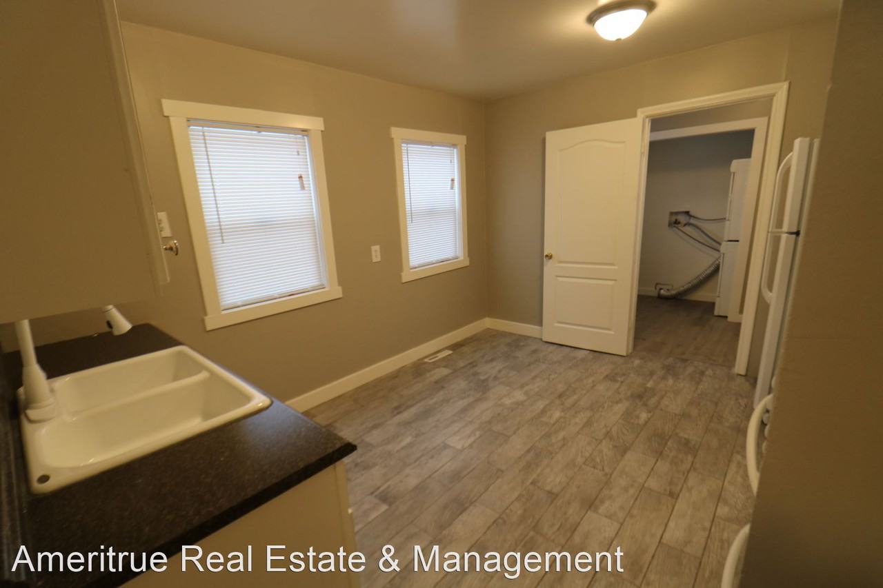1704 W 50 N - Photo 2 of 23