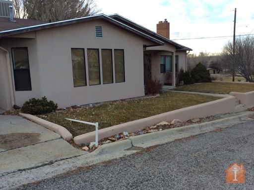 901 Acoma Pl - Photo 2 of 15